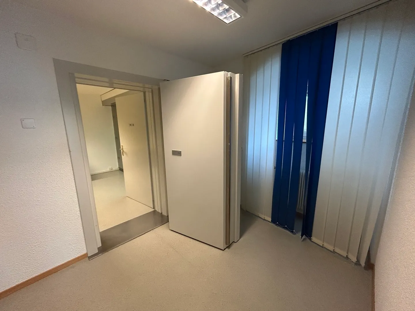 Medical Office / 4 rooms - Photo 5 of 12