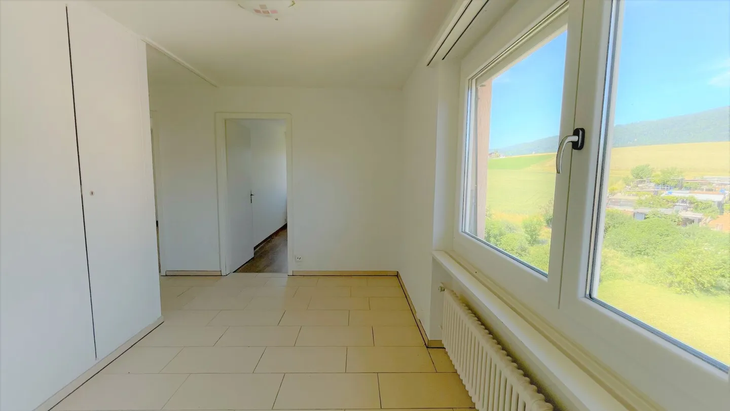 Bel appartamento ristrutturato di 4,5 stanze con vista a Delémont - Foto 13 di 15