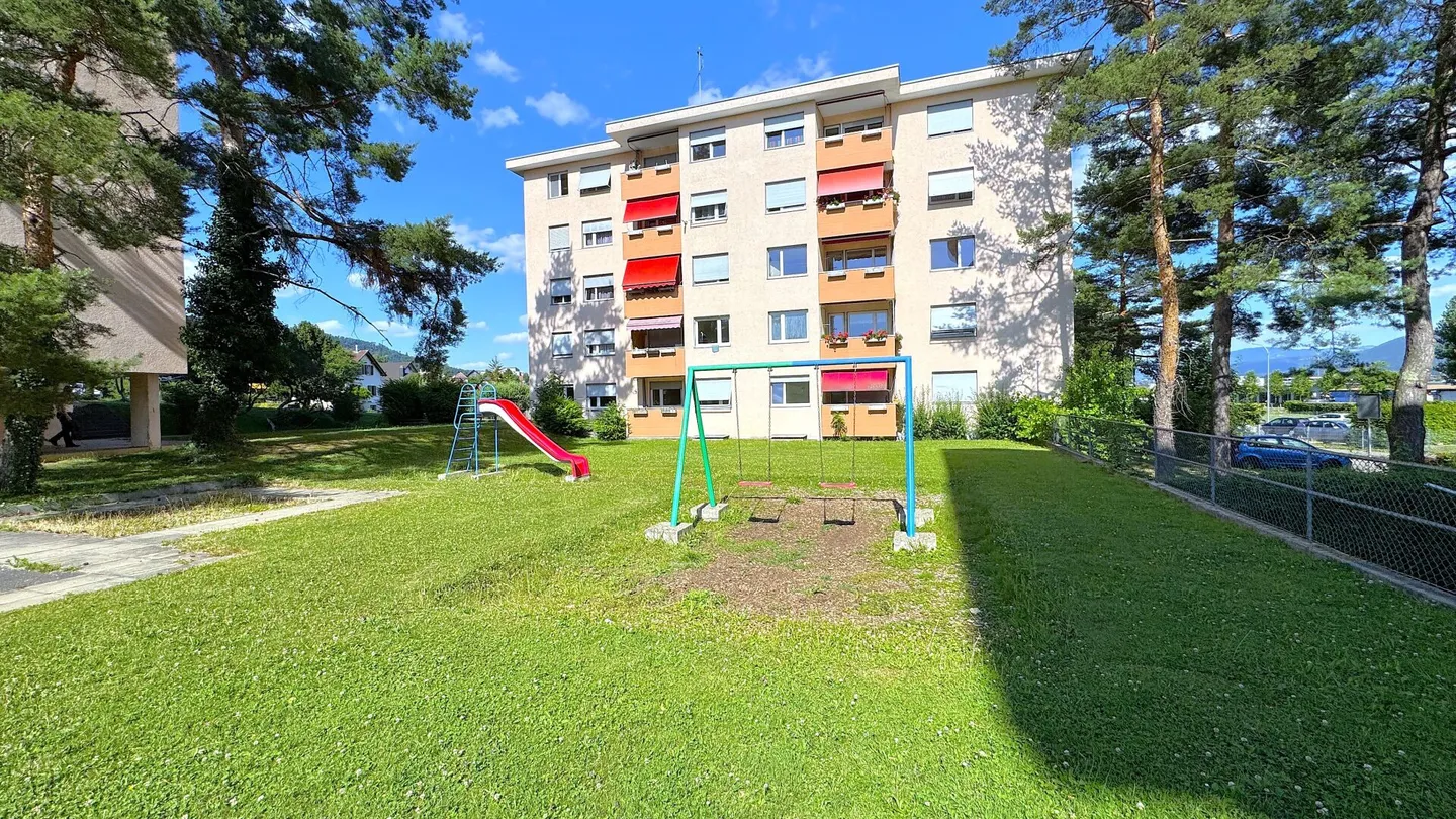 Bel appartamento ristrutturato di 4,5 stanze con vista a Delémont - Foto 14 di 15