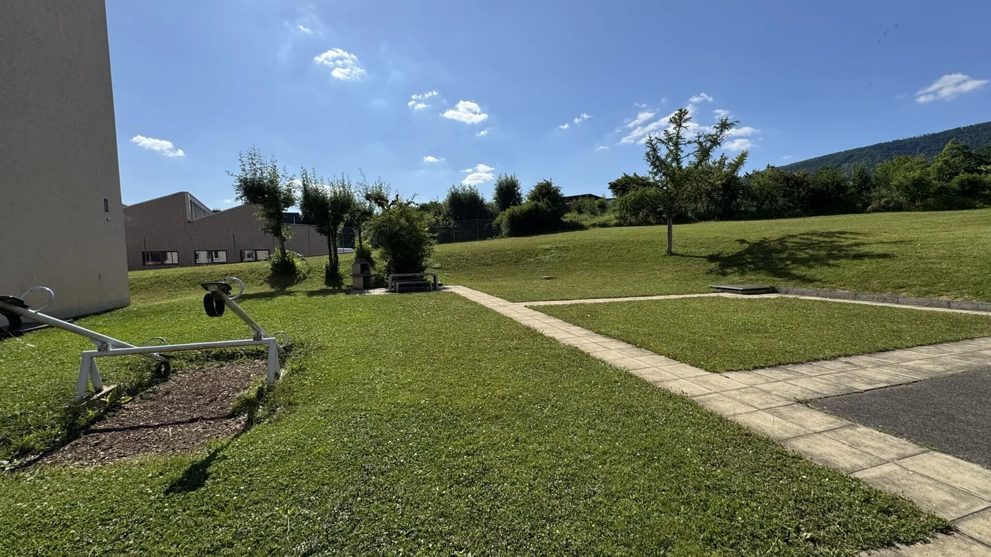Bel appartamento ristrutturato di 4,5 stanze con vista a Delémont - Foto 15 di 15