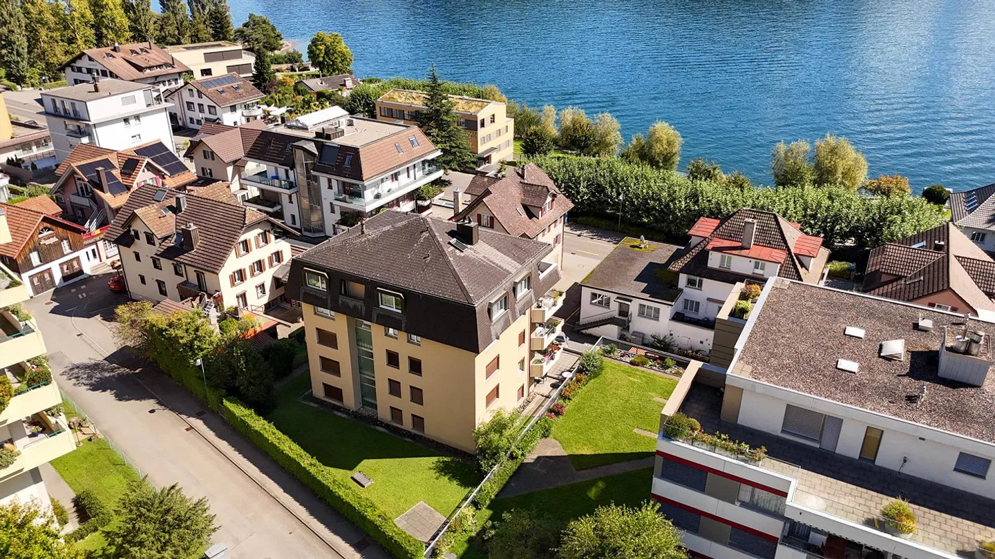 Attractive multi-family house with 10 residential units and underground garage - Photo 4 of 18