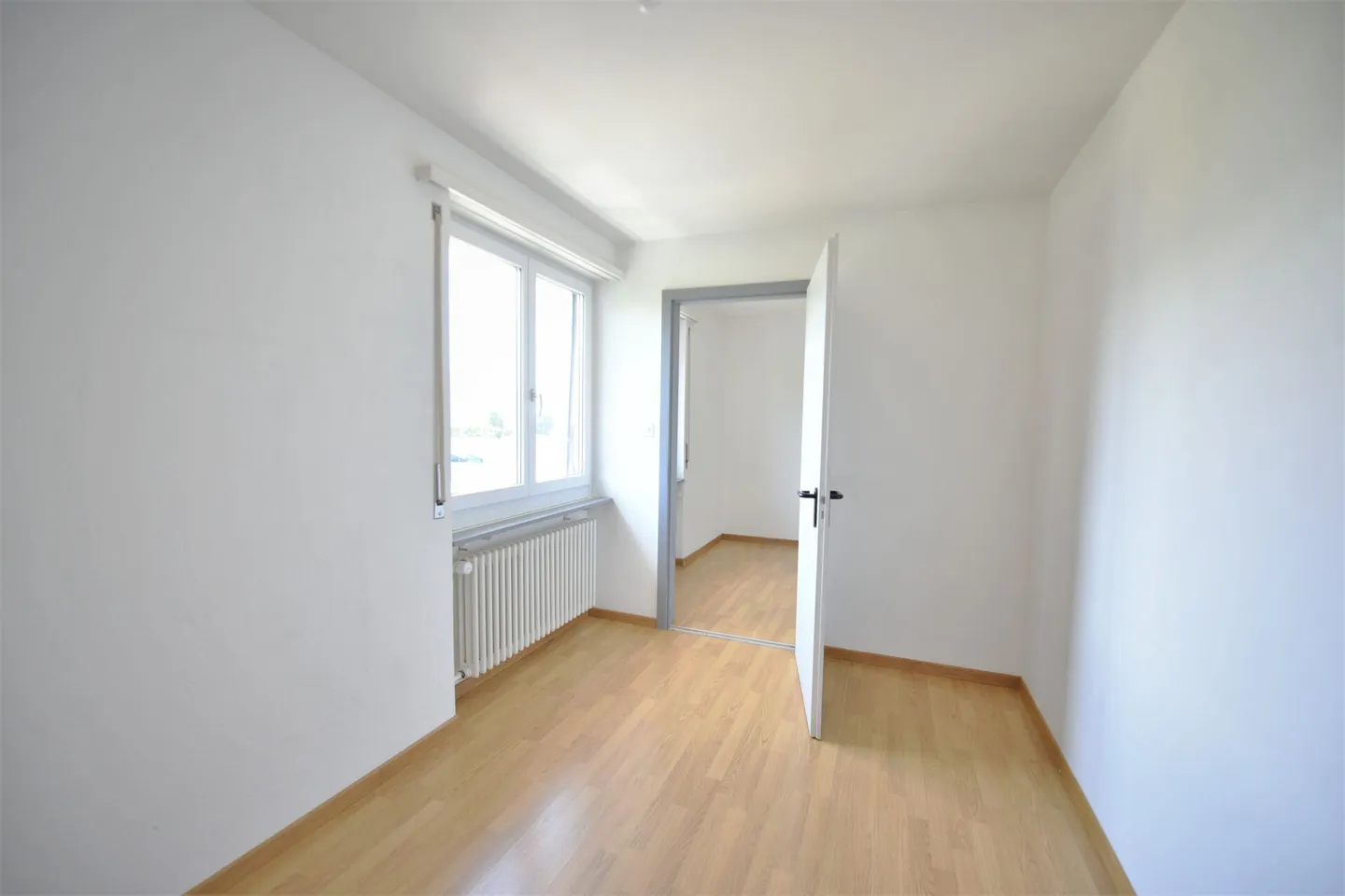Bel appartamento ristrutturato di 4,5 stanze con vista a Delémont - Foto 12 di 15
