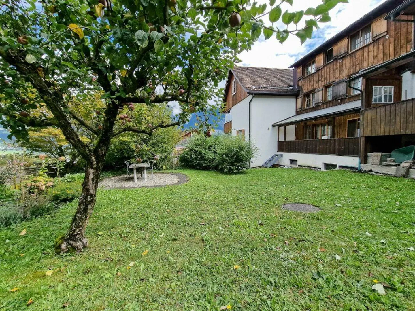 Casa a schiera spaziosa in una posizione residenziale idilliaca - Foto 12 di 15