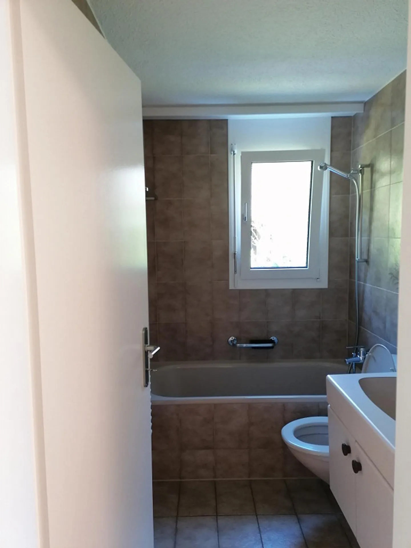 Attractive multi-family house with 10 residential units and underground garage - Photo 7 of 18
