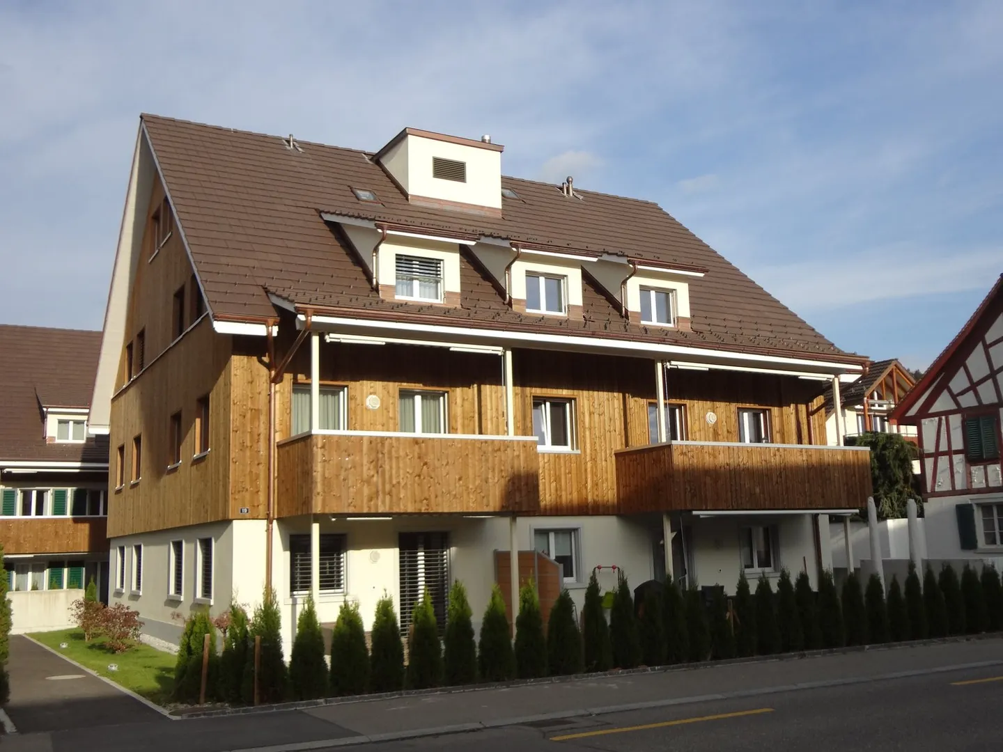 Bellissimo appartamento attico di 2,5 locali in posizione tranquilla e soleggiata - Foto 1 di 11