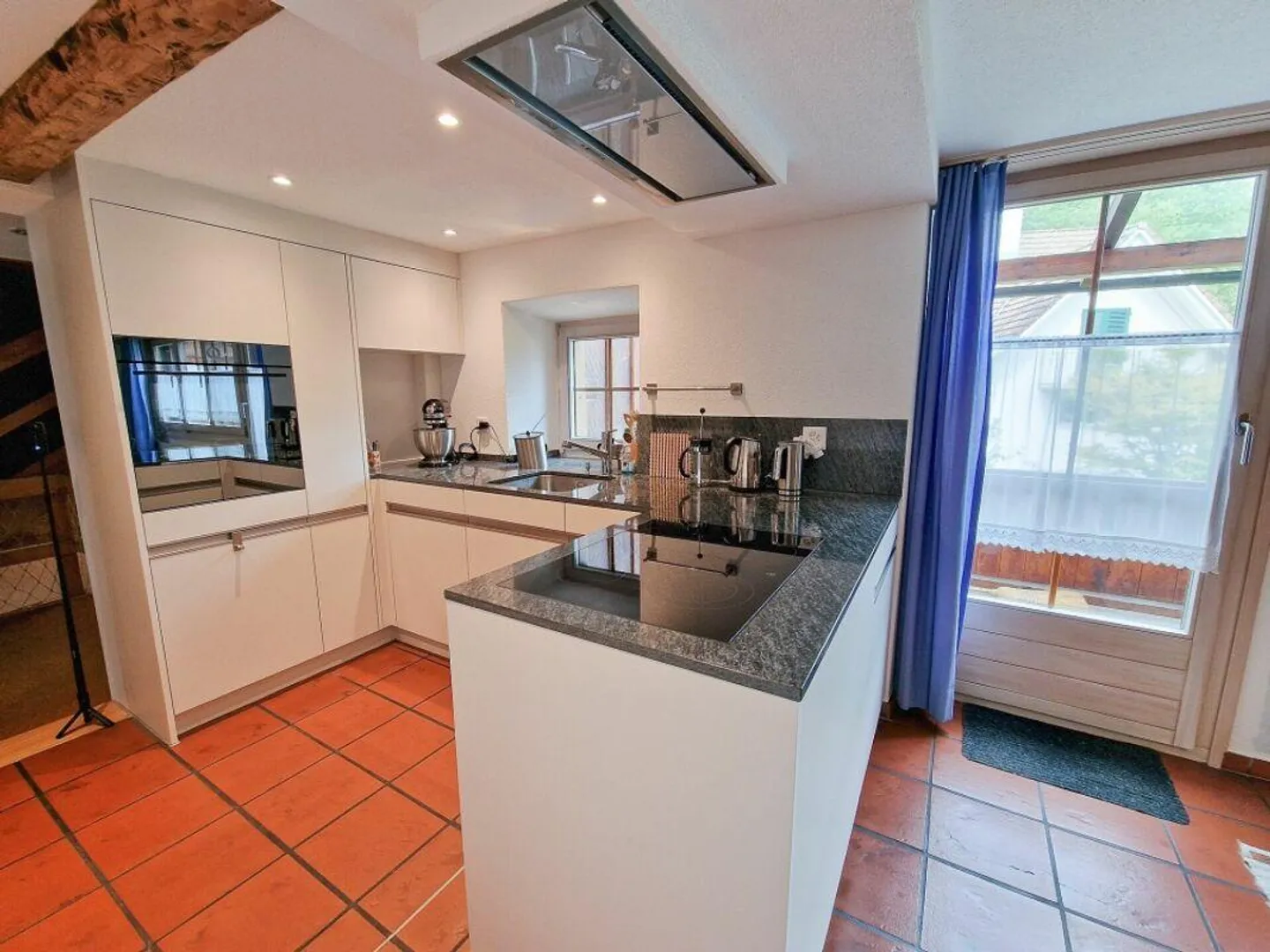 Casa a schiera spaziosa in una posizione residenziale idilliaca - Foto 5 di 15
