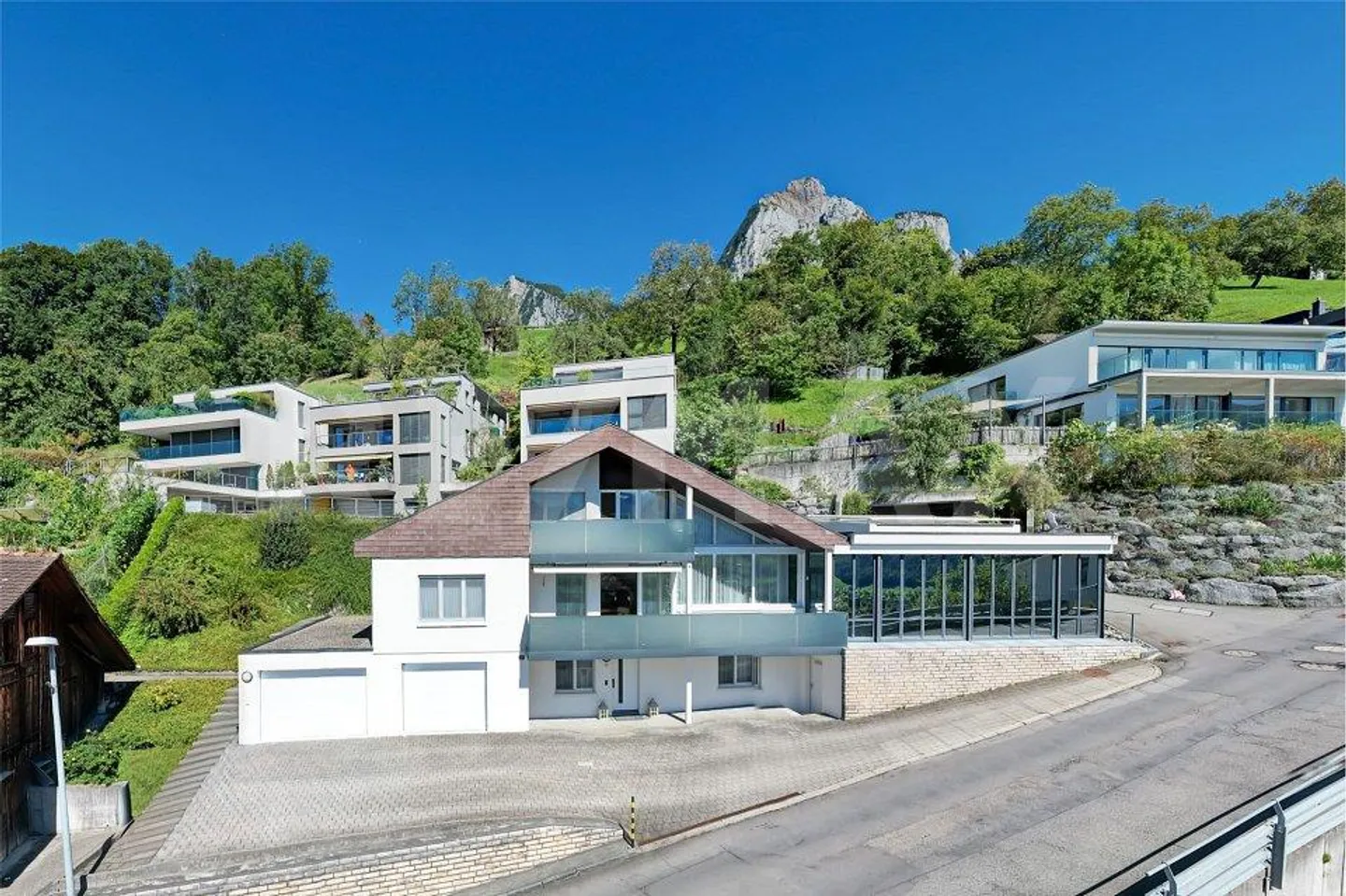 Esclusiva villa unifamiliare di 7 stanze, con piscina interna e giardino d'inverno, 6430 Schwyz - Foto 1 di 13