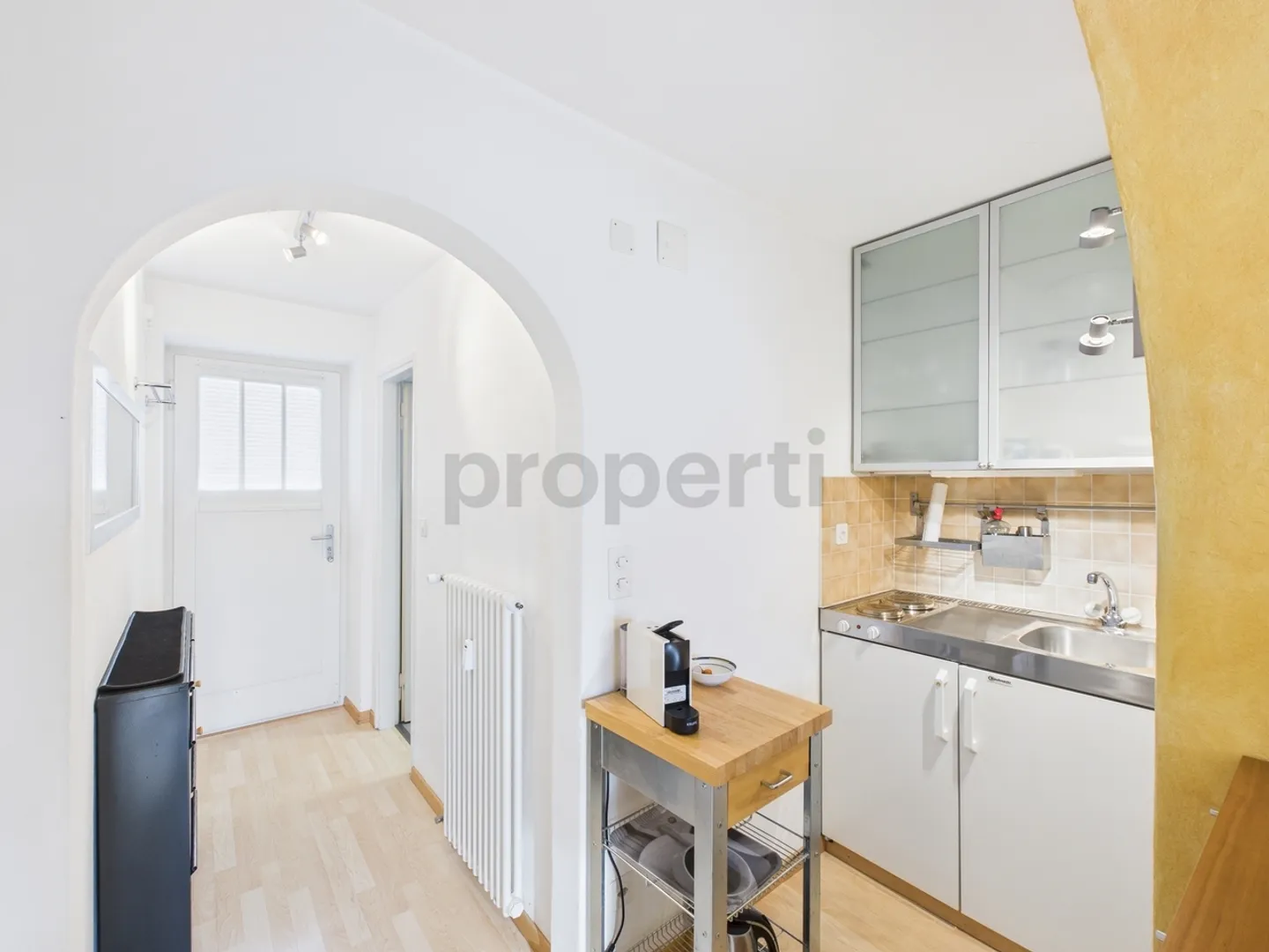 Charmante Studiowohnung mit traumhafter Aussicht in Ascona (befristet 1.12.25-31.03.26) / Affascinante studio con vista ad Ascona - Foto 2 von 11