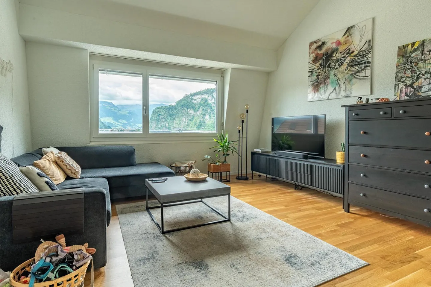 Attractive multi-family house with 10 residential units and underground garage - Photo 13 of 18