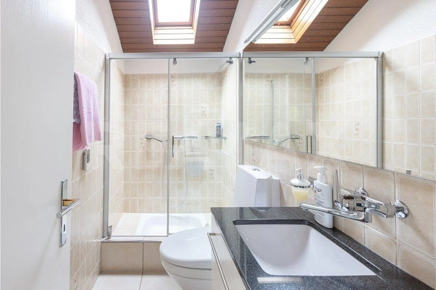 Esclusiva villa unifamiliare di 7 stanze, con piscina interna e giardino d'inverno, 6430 Schwyz - Foto 10 di 13