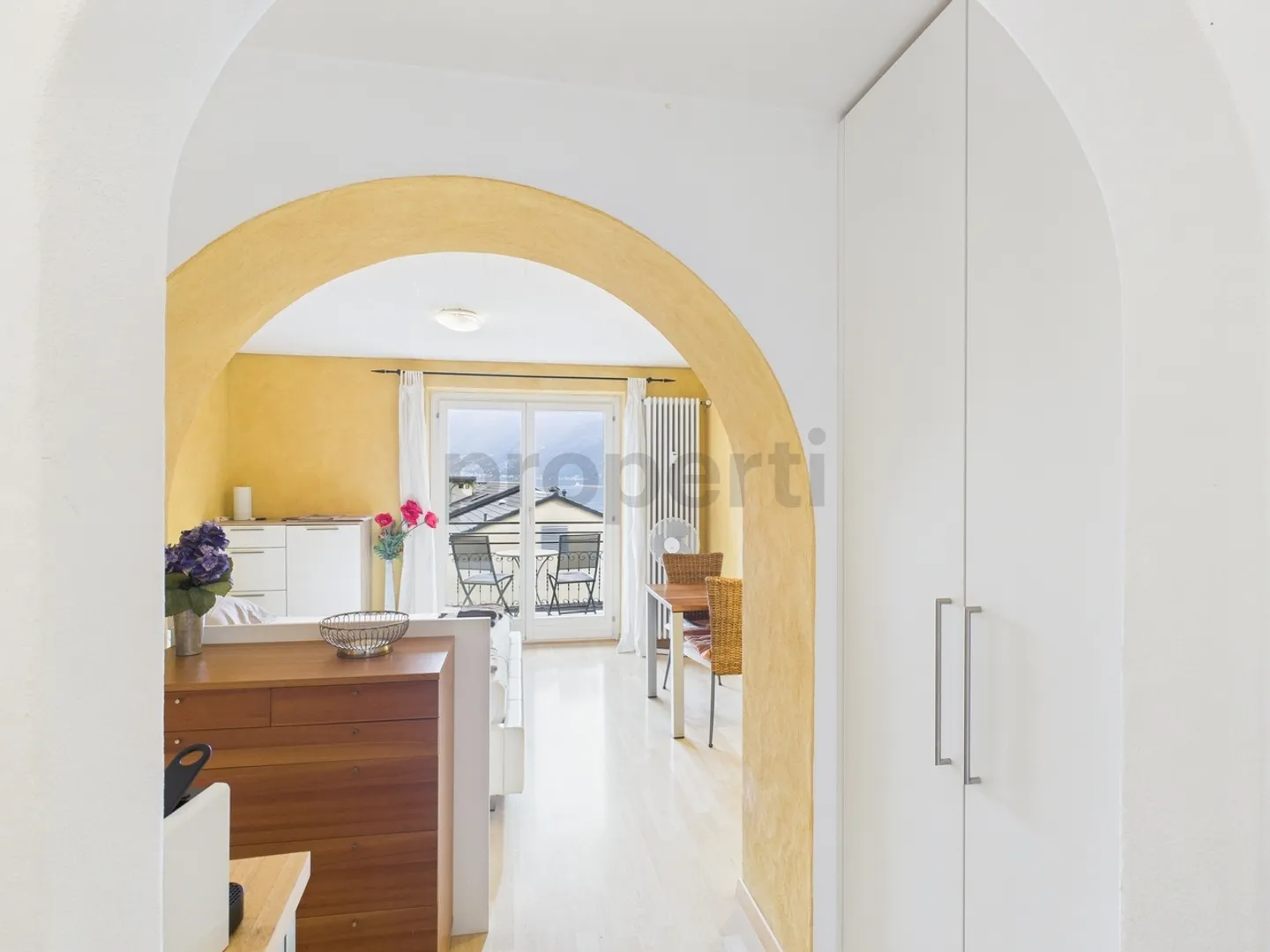 Charmante Studiowohnung mit traumhafter Aussicht in Ascona (befristet 1.12.25-31.03.26) / Affascinante studio con vista ad Ascona - Foto 7 von 11