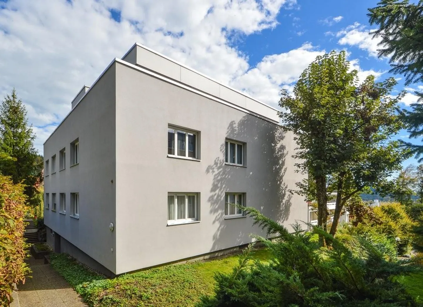 APPARTEMENT PENTHOUSE MODERNE 3.5 CHAMBRES AVEC UNE SUPERBE VUE - Photo 1 sur 12