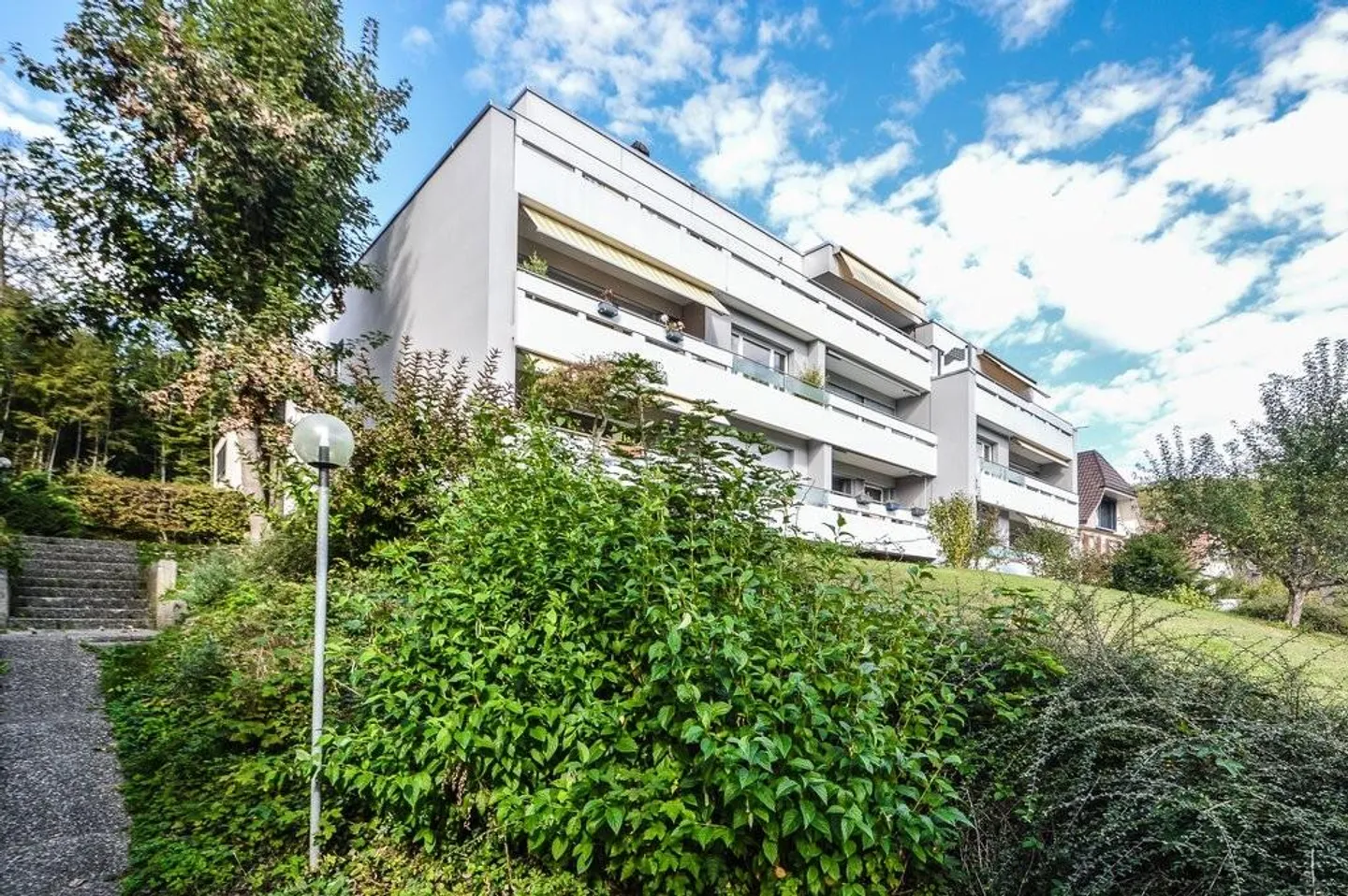 APPARTEMENT PENTHOUSE MODERNE 3.5 CHAMBRES AVEC UNE SUPERBE VUE - Photo 2 sur 12