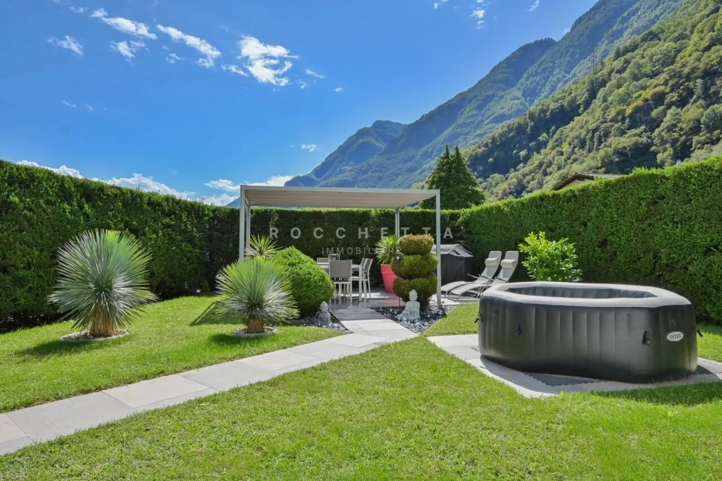 Belle maison unifamiliale avec espace, fonctionnalité et oasis de détente - Photo 2 sur 15