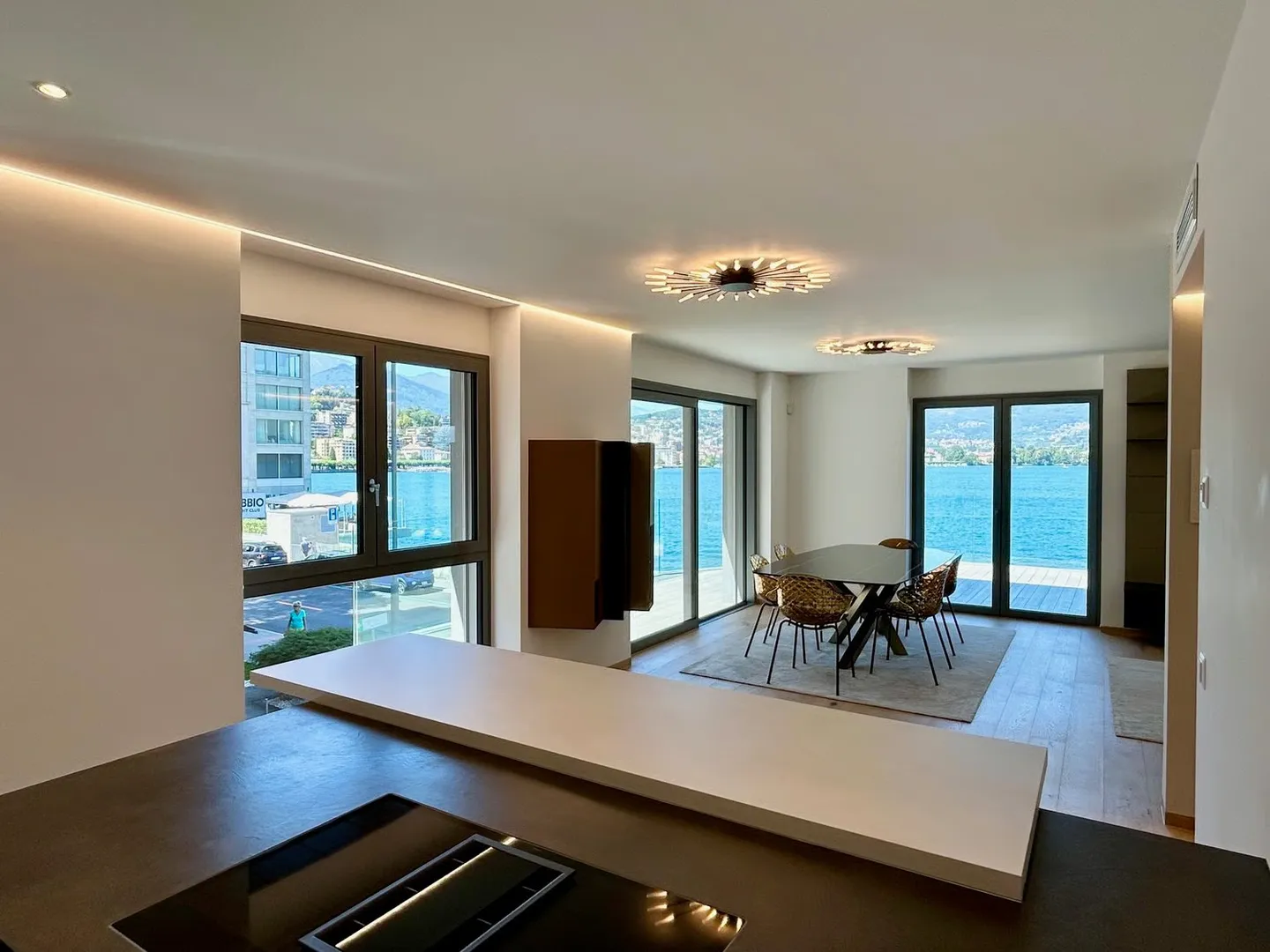 Luxuswohnung mit Seeblick - Foto 1 von 23