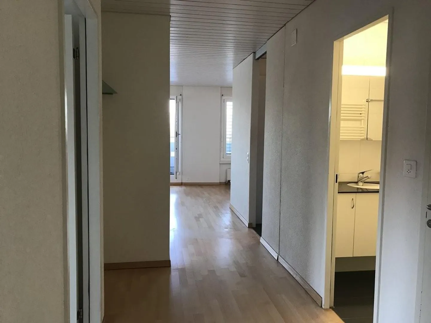 APPARTEMENT PENTHOUSE MODERNE 3.5 CHAMBRES AVEC UNE SUPERBE VUE - Photo 7 sur 12