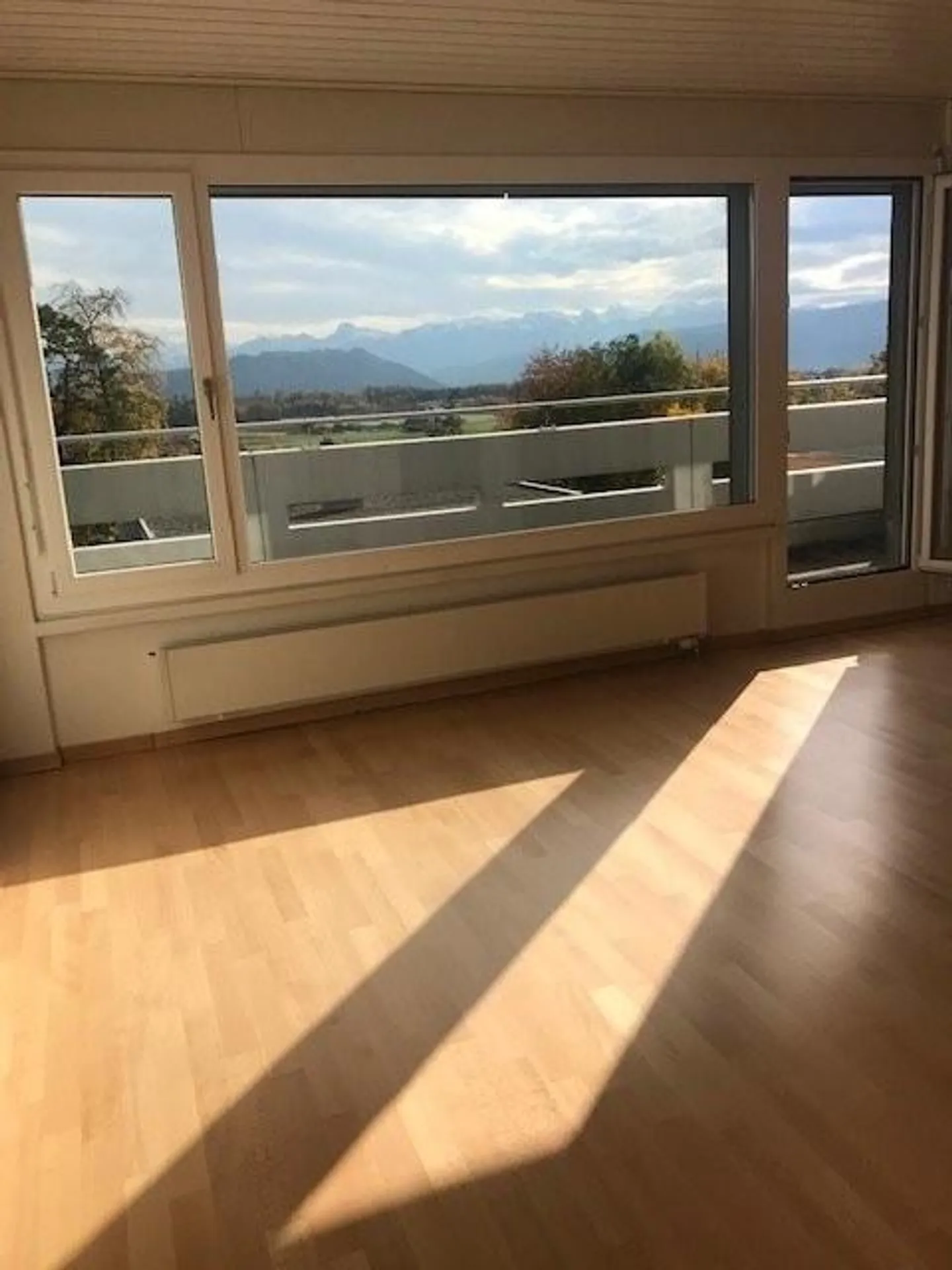 APPARTEMENT PENTHOUSE MODERNE 3.5 CHAMBRES AVEC UNE SUPERBE VUE - Photo 6 sur 12