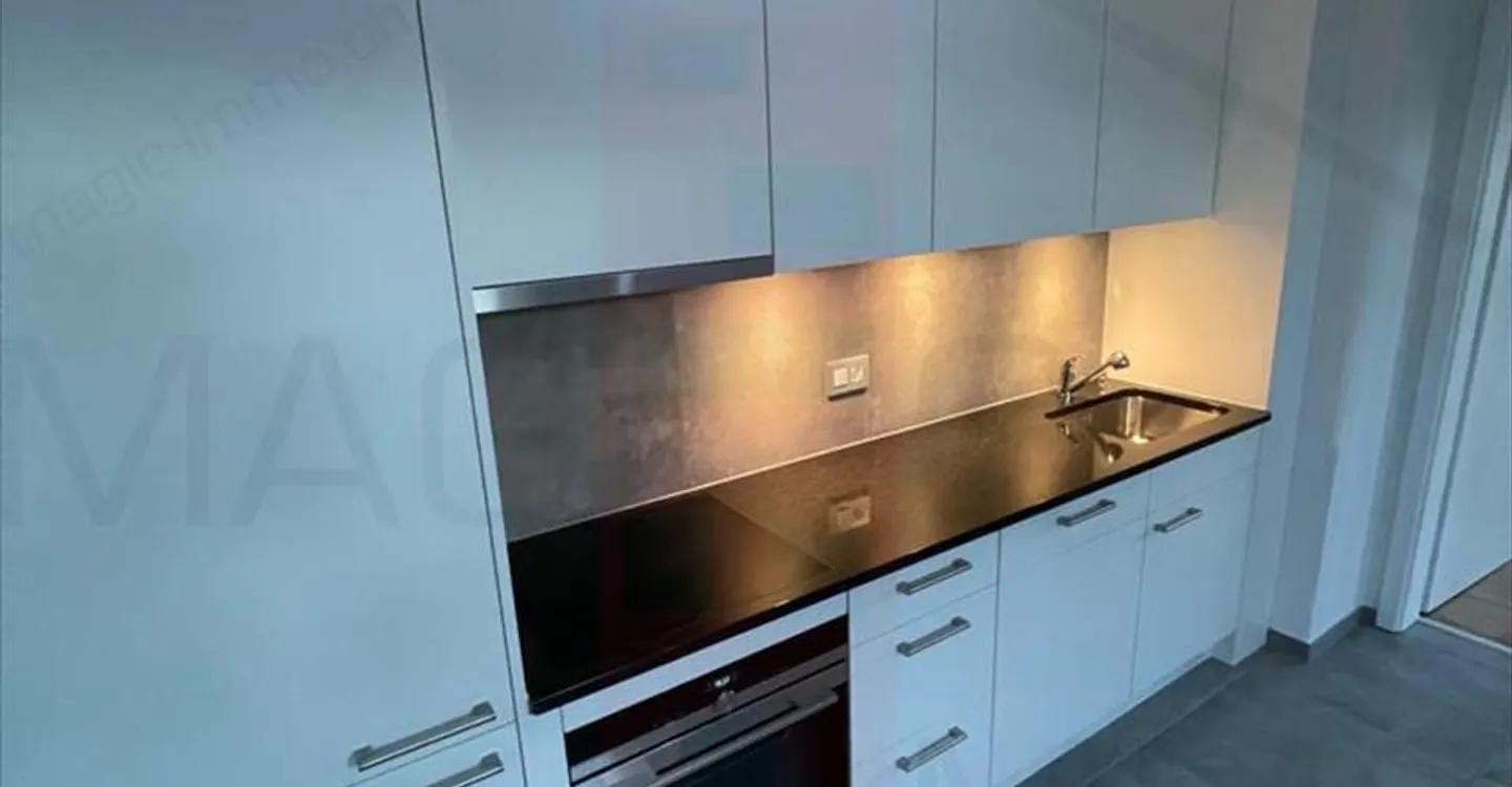 Proprietà d'investimento con balconi - Foto 1 di 2