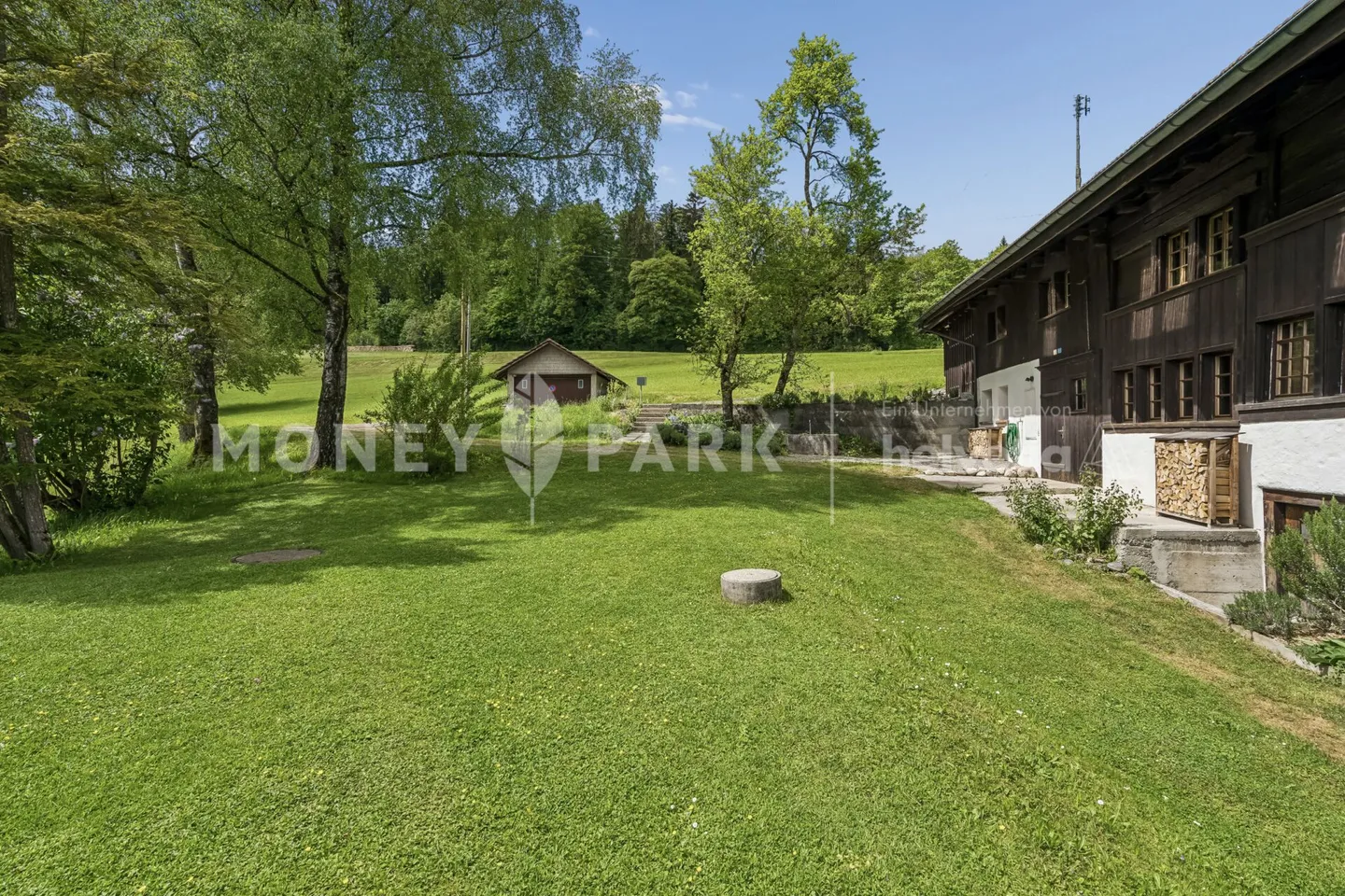 9.5-Zimmer-Landhaus mit Scheunen, grosszügigem Garten und viel Potenzial - Foto 4 von 14