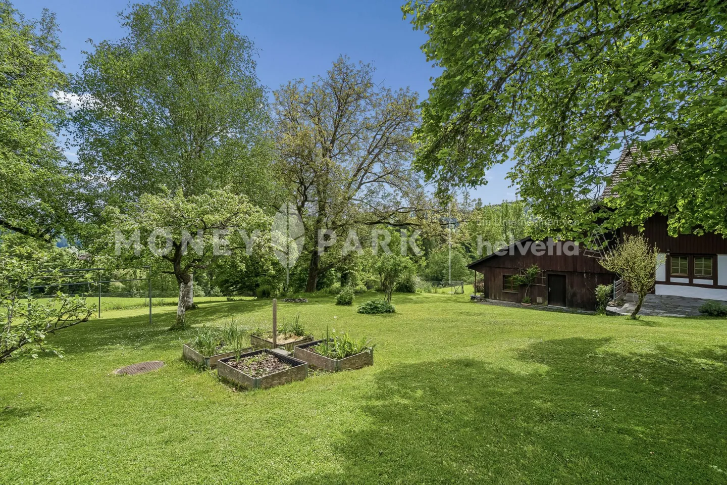 9.5-Zimmer-Landhaus mit Scheunen, grosszügigem Garten und viel Potenzial - Foto 5 von 14