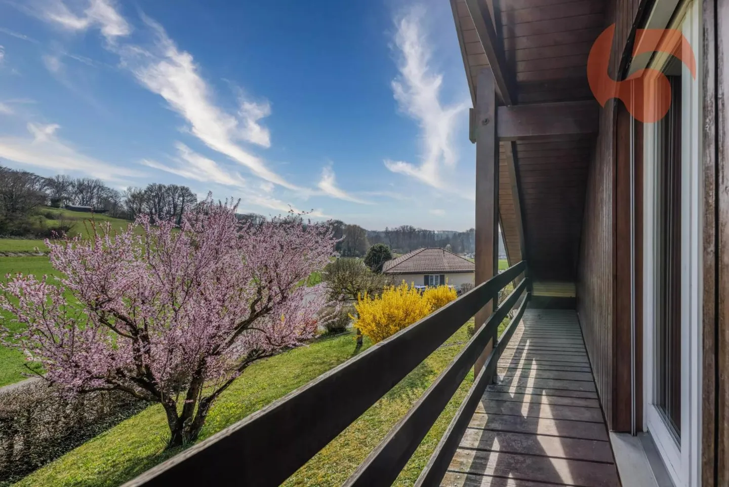 Villa de caractère avec beaux volumes - Photo 5 sur 13