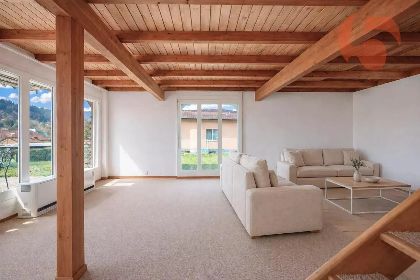 Villa de caractère avec beaux volumes - Photo 6 sur 13