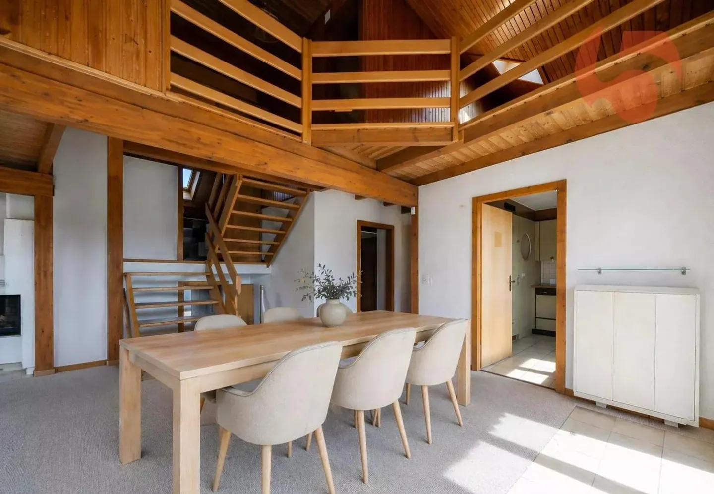 Villa de caractère avec beaux volumes - Photo 7 sur 13