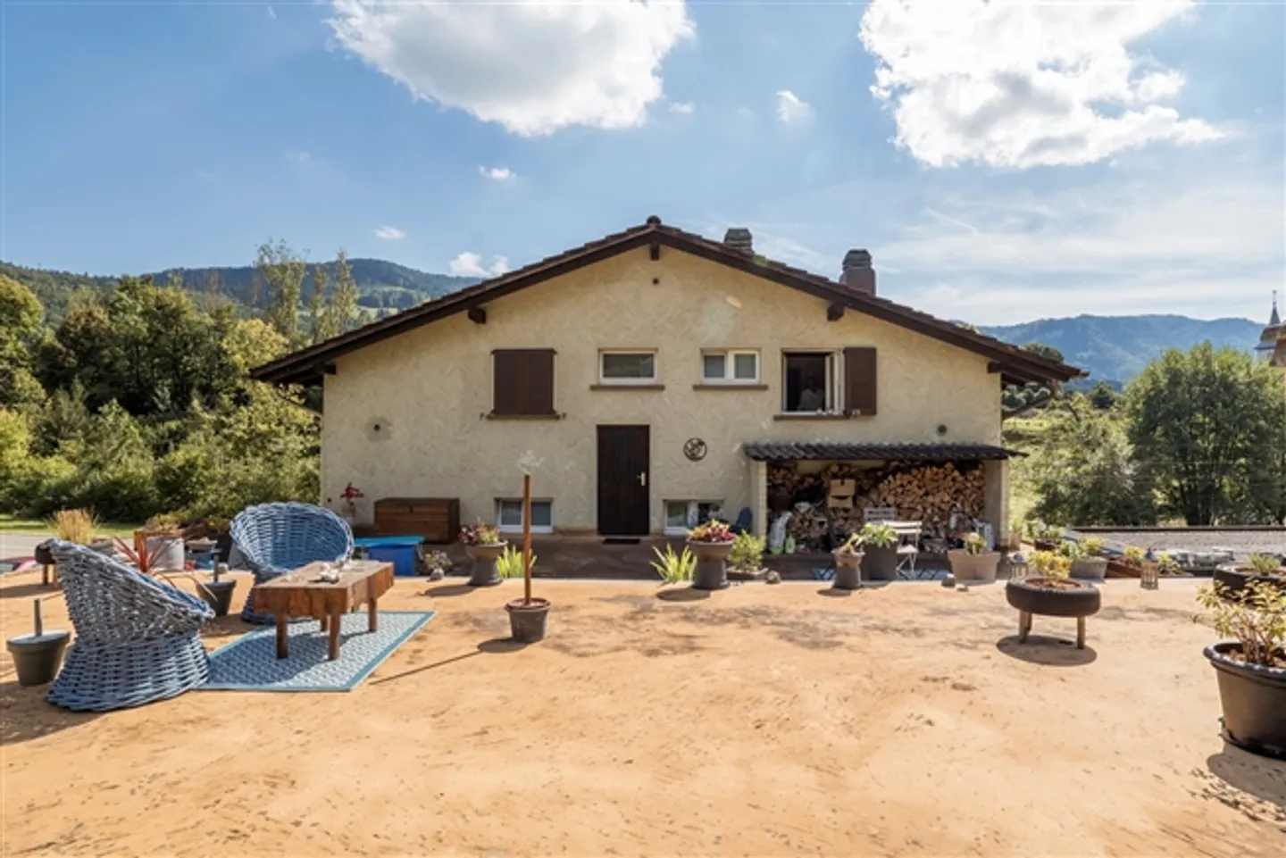 Plot of 2,446 m2, rental house and workshop building - Photo 2 of 13