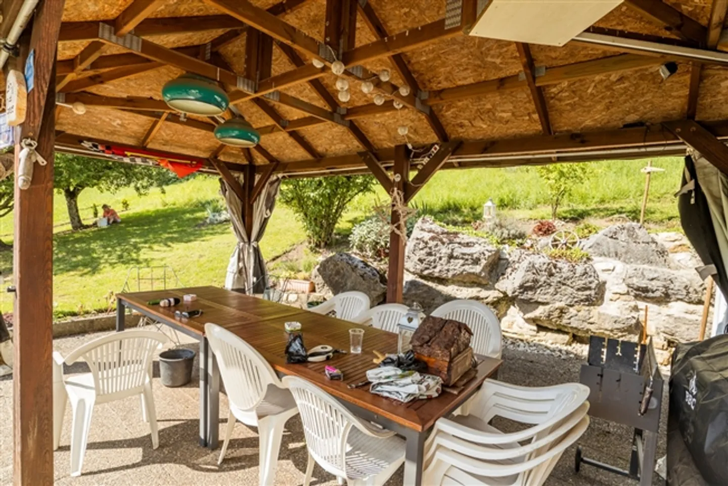 Plot of 2,446 m2, rental house and workshop building - Photo 5 of 13