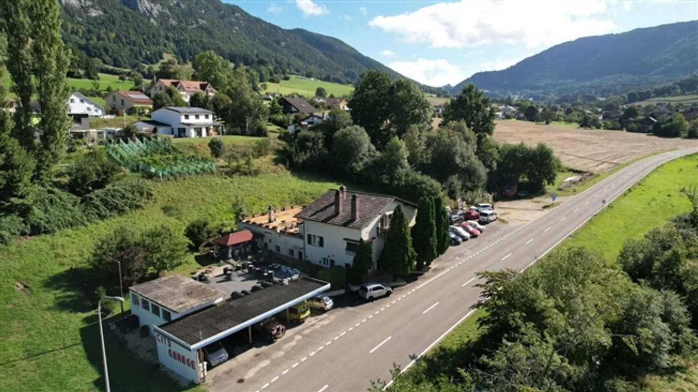 Plot of 2,446 m2, rental house and workshop building - Photo 7 of 13