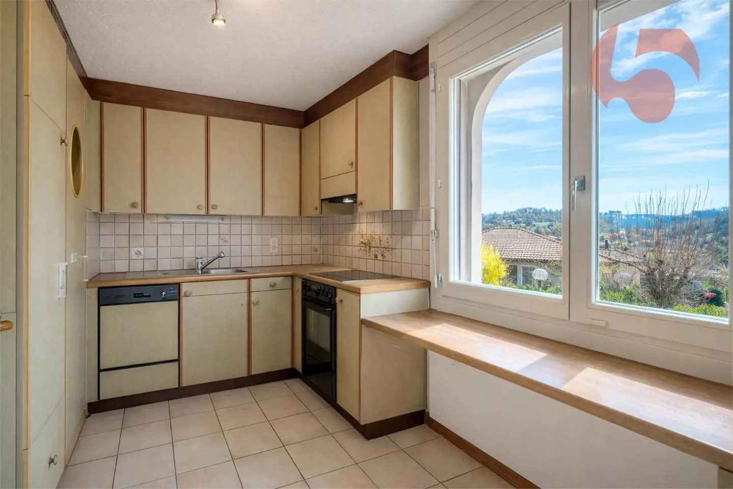 Villa de caractère avec beaux volumes - Photo 10 sur 13