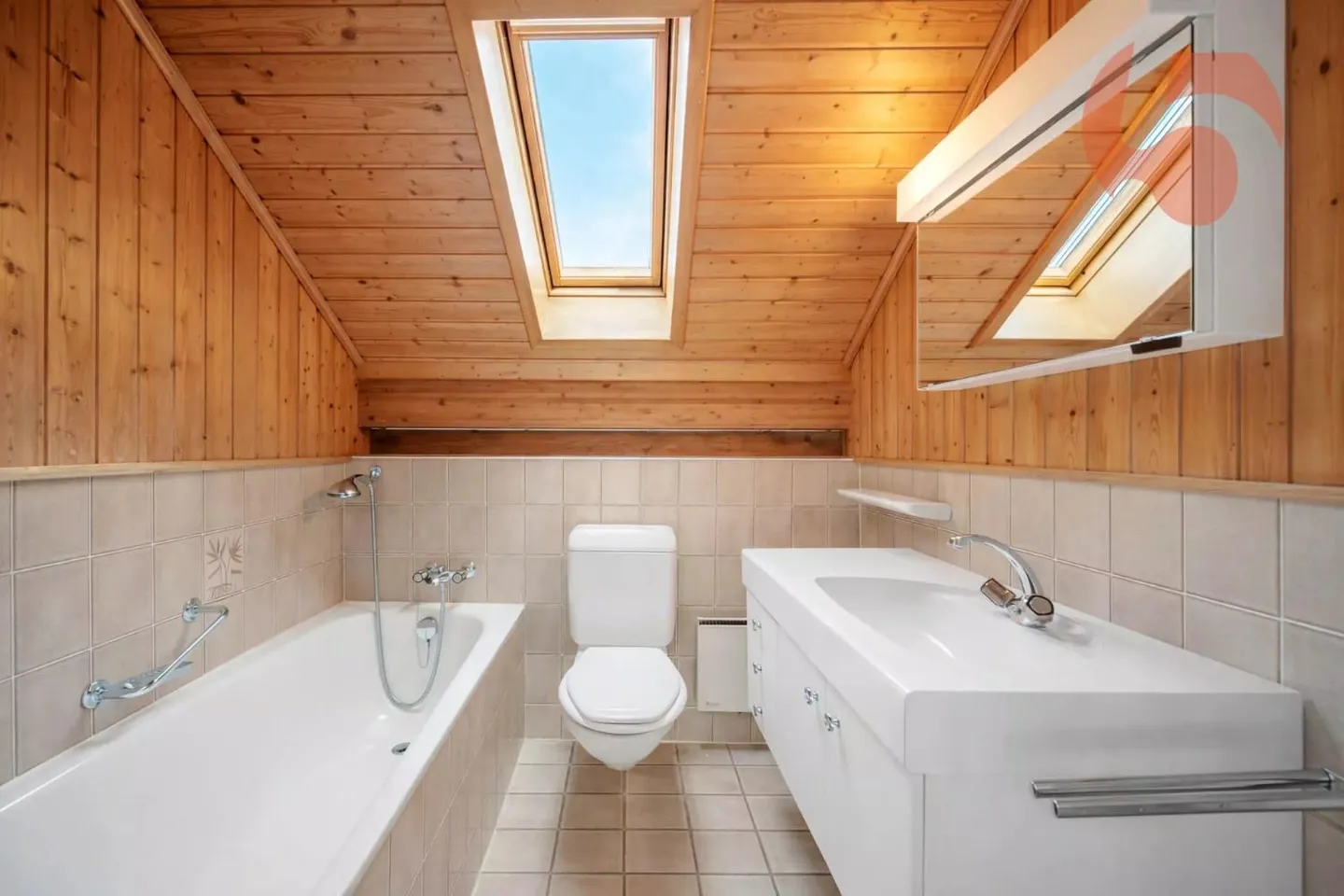 Villa de caractère avec beaux volumes - Photo 13 sur 13