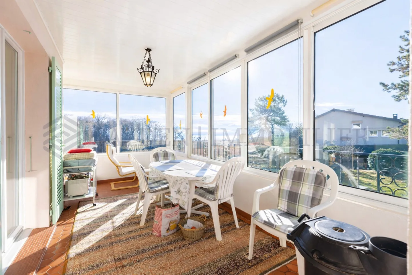 Detached house on large plot with lake view - Photo 2 of 6