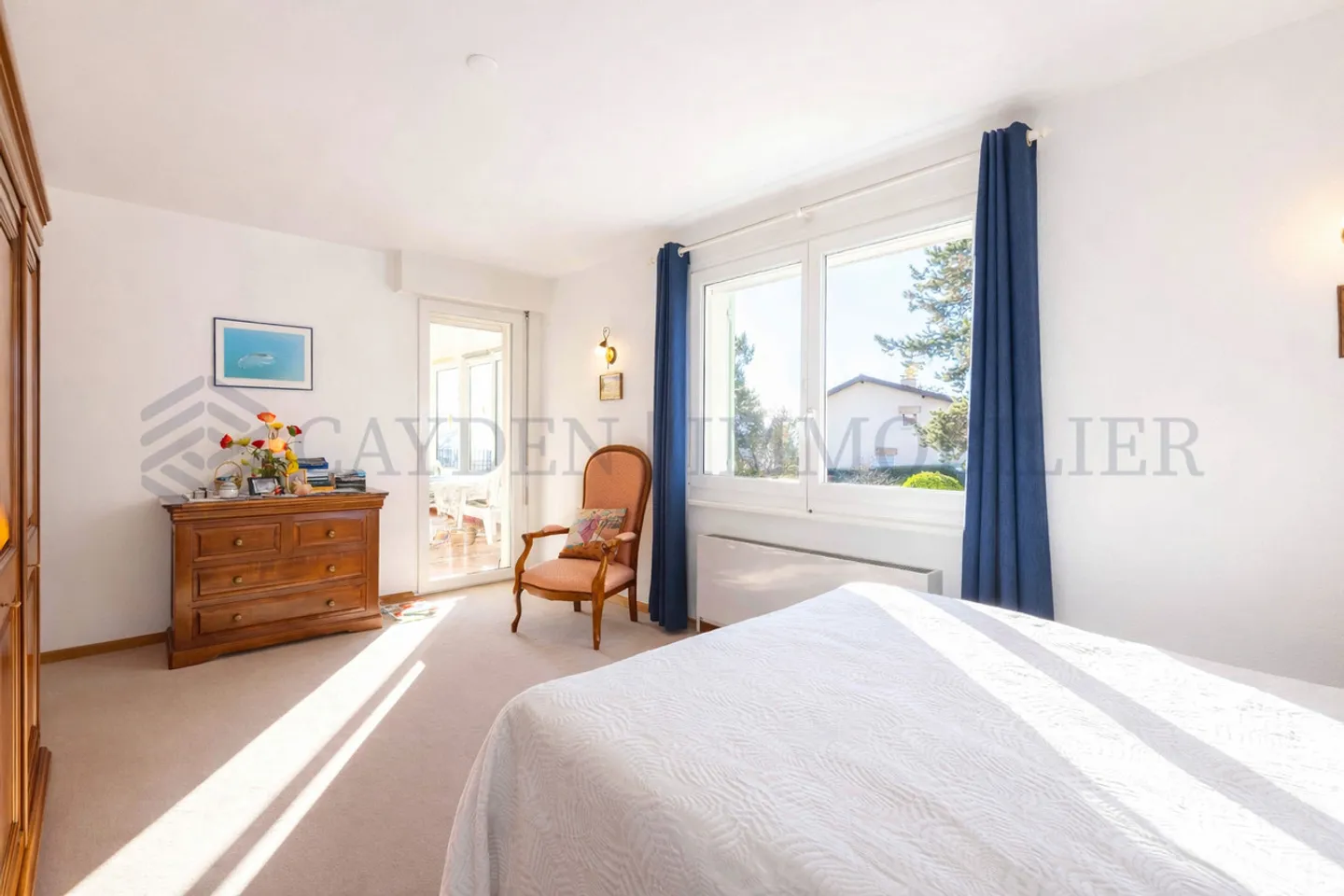 Detached house on large plot with lake view - Photo 4 of 6