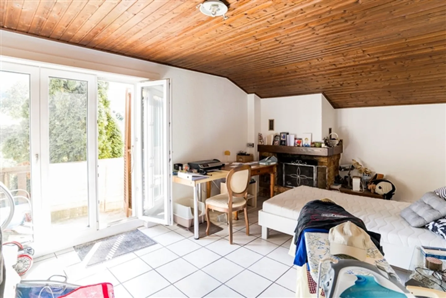 Plot of 2,446 m2, rental house and workshop building - Photo 10 of 13