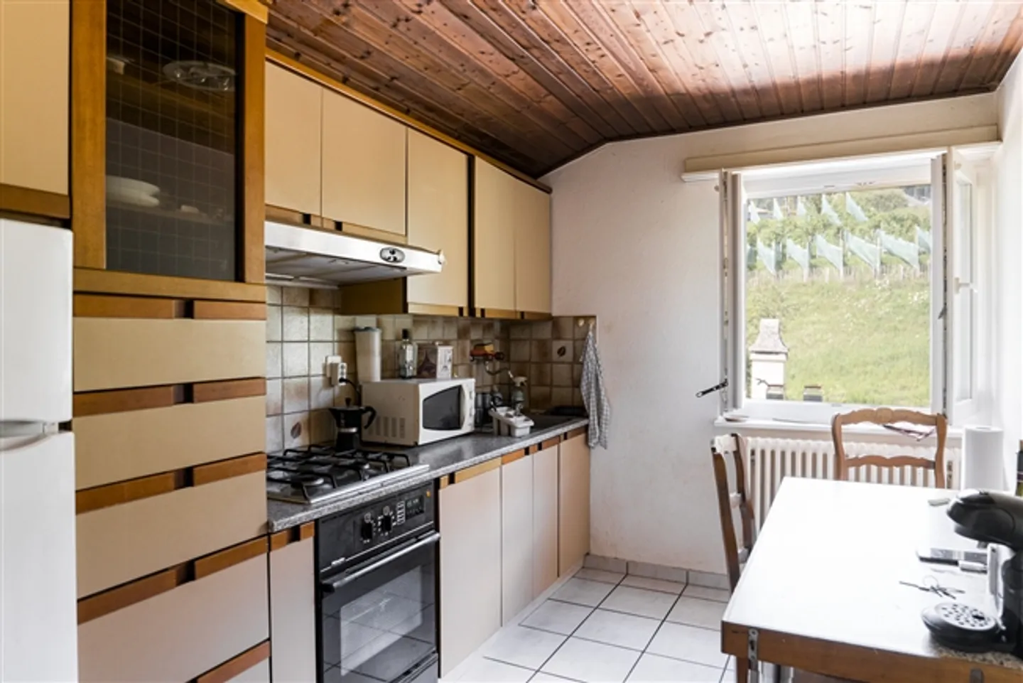 Plot of 2,446 m2, rental house and workshop building - Photo 11 of 13