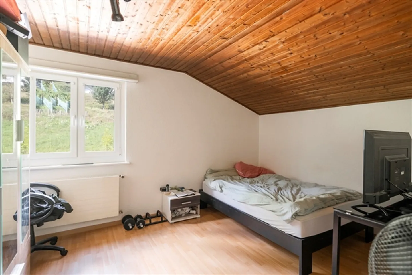 Plot of 2,446 m2, rental house and workshop building - Photo 12 of 13