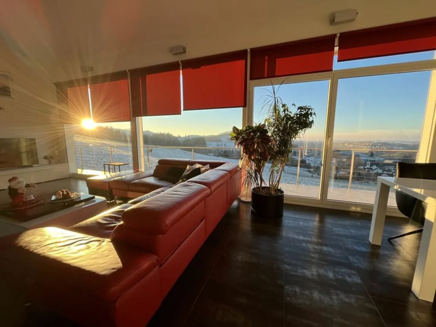 CON UNA VISTA PANORAMICA, SENZA AFFACCIO, IN UNA ZONA TRANQUILLA - Foto 2 di 13