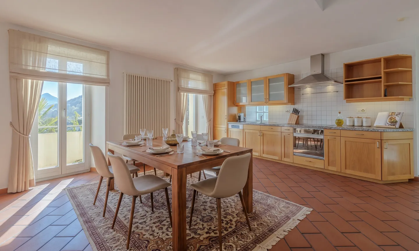 HISTORISCHE WOHNUNG MIT 9 ZIMMERN UND PANORAMATERRASSE IN AROGNO - Foto 2 von 9