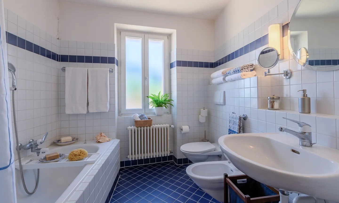 HISTORISCHE WOHNUNG MIT 9 ZIMMERN UND PANORAMATERRASSE IN AROGNO - Foto 6 von 9