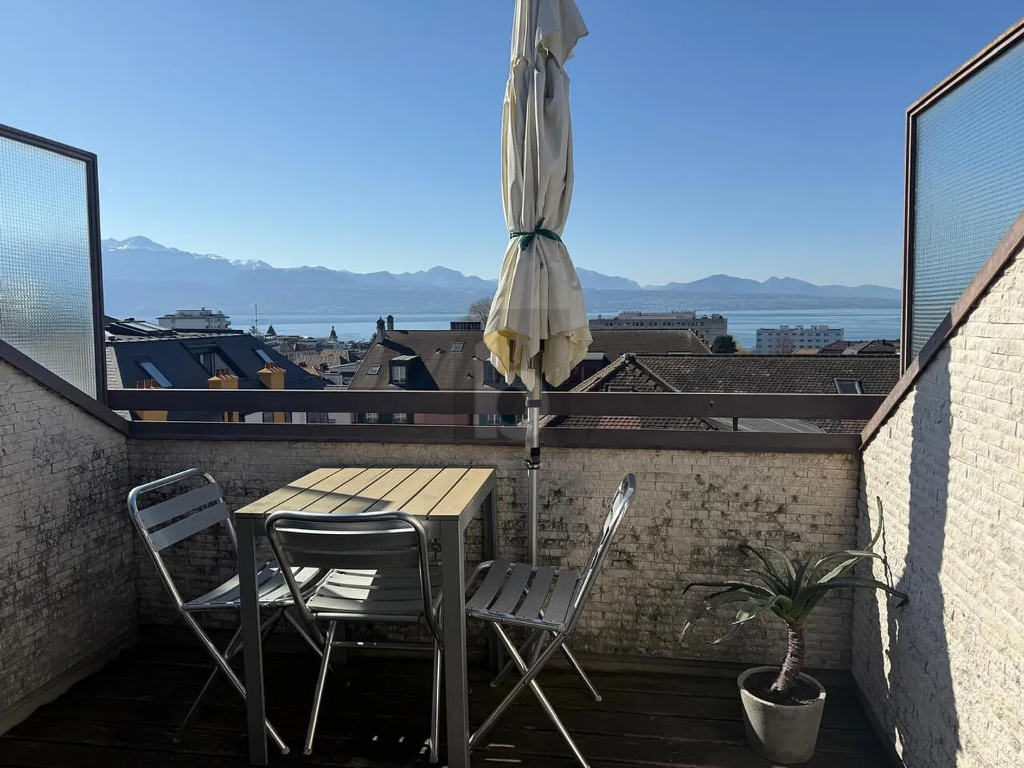 MAGNIFICO ATTICO ARREDATO, TRA LAGO E STAZIONE! - Foto 1 di 6