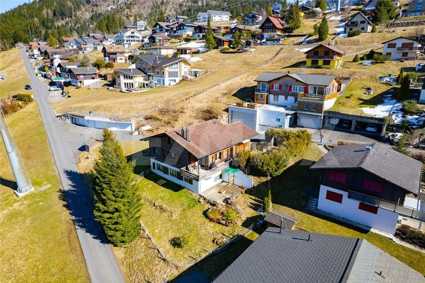 Detached 4.5-Room Chalet with Lake View, Large Plot 912 m², Sattel - Hochstuckli SZ - Photo 11 of 13