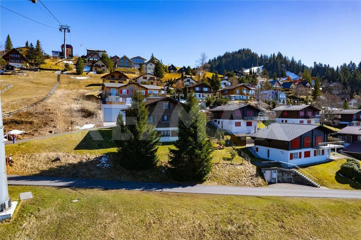 Detached 4.5-Room Chalet with Lake View, Large Plot 912 m², Sattel - Hochstuckli SZ - Photo 12 of 13