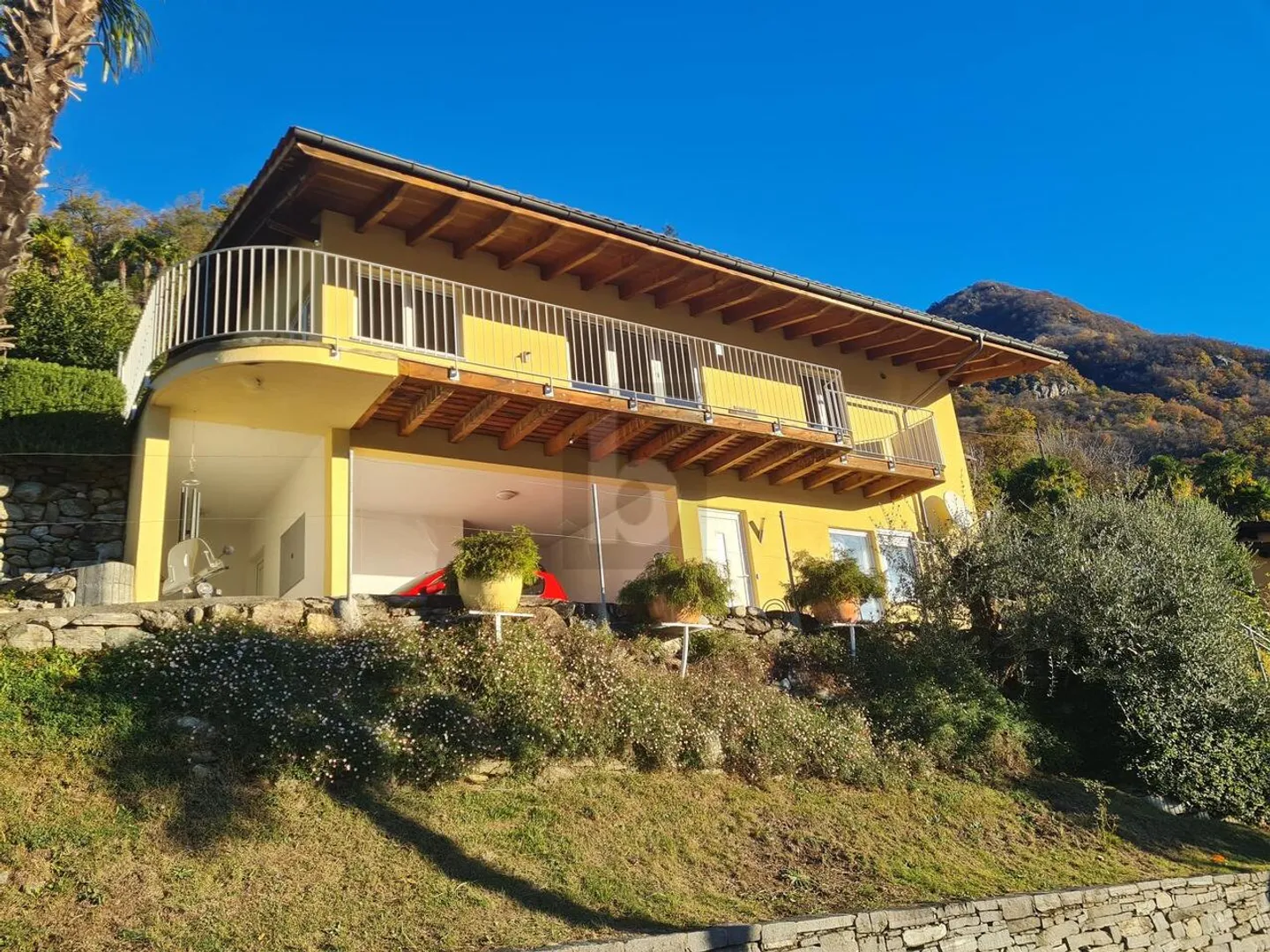 MODERN HOUSE WITH GARDEN AND FABULOUS VIEW - Photo 2 of 6