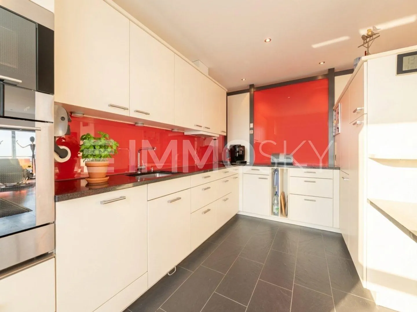 Appartement penthouse luxueux avec terrasse entourante et vue sur le lac - Photo 4 sur 5