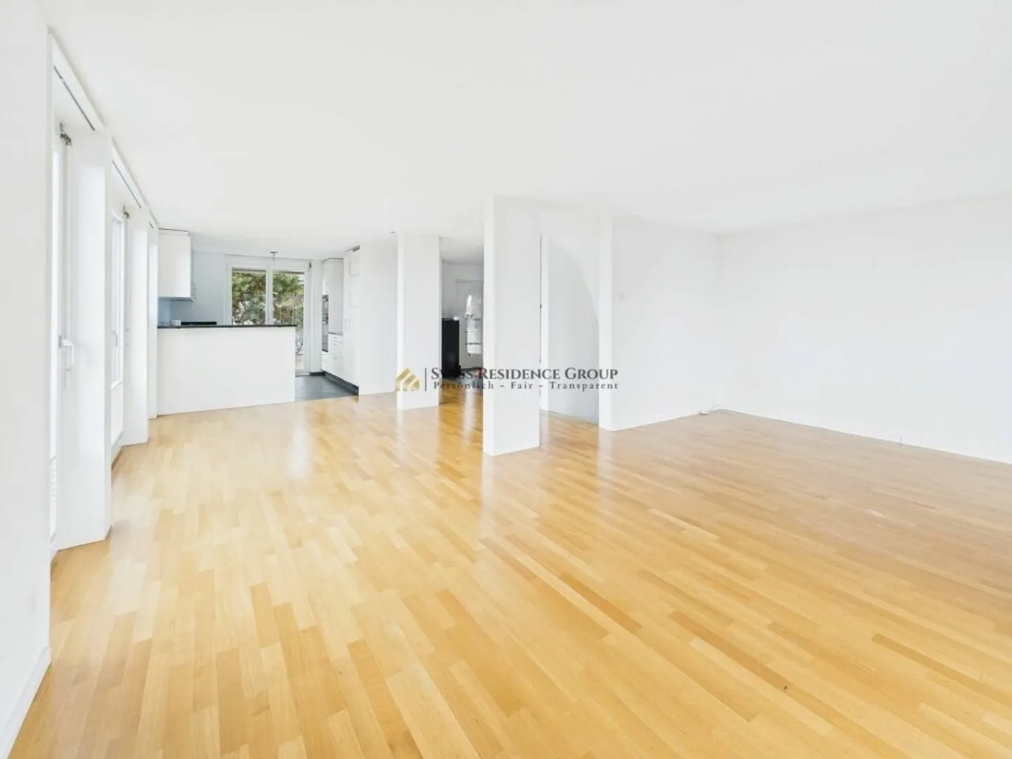 High-quality family residence with garden and unobstructed view of Lake Greifen - Photo 2 of 18