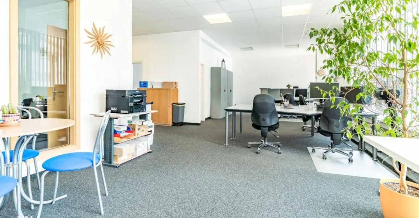 Spazio commerciale versatile in una posizione centrale a Steg - Le tue idee trovano qui spazio! - Foto 4 di 13