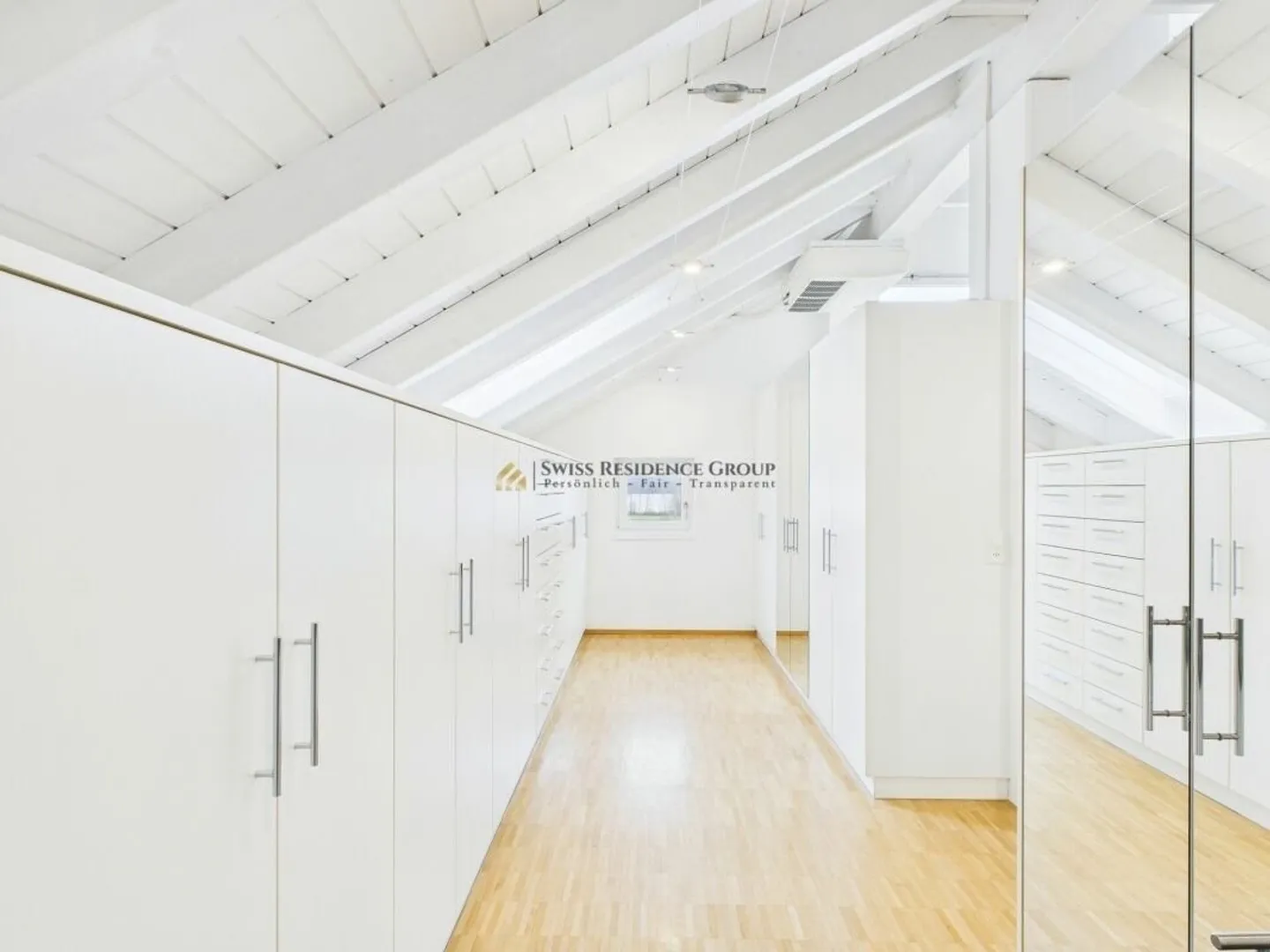 High-quality family residence with garden and unobstructed view of Lake Greifen - Photo 14 of 18