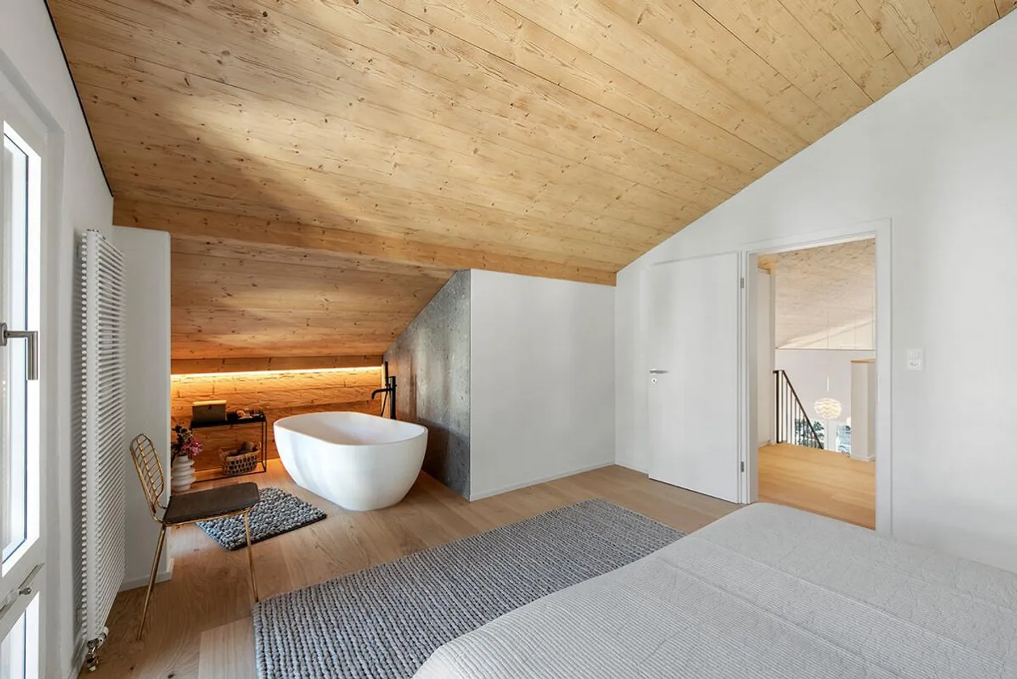 Laax-Murschetg: stylish penthouse with ski access and balcony - Photo 3 of 6