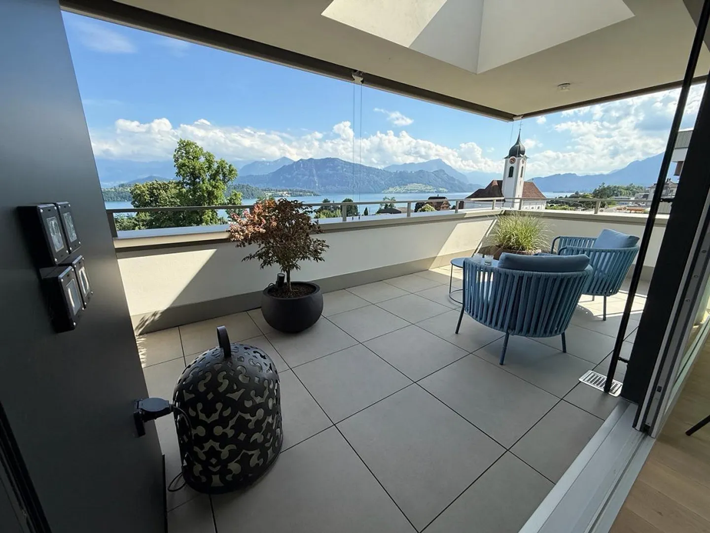 Exklusive Aussicht auf See und Berge - Foto 1 von 14